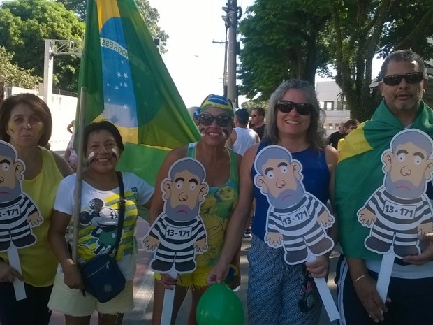 Grupo vai às ruas contra a presidente Dilma e o ex-presidente Lula. (Foto: Poliana Casemiro/G1)