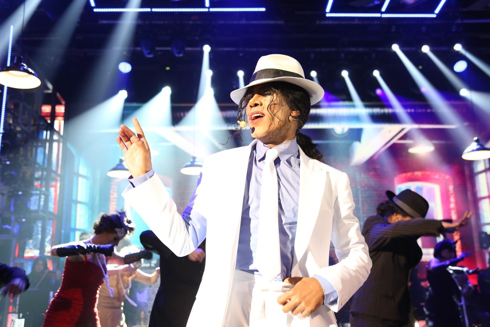 Ícaro Silva homenageia Michael Jackson (Foto: Carol Caminha/Gshow)