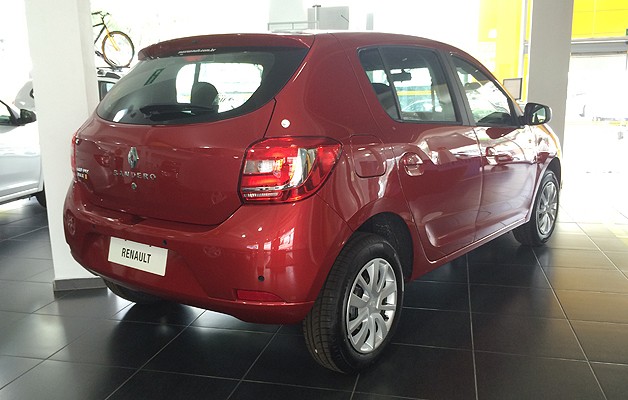 [Imagem: sandero-nas-lojas-2.jpg]