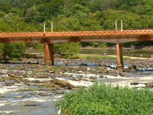 Rio Mogi Guaçu em Pirassununga, SP (Foto: Reprodução EPTV) Rio Mogi Guaçu em Pirassununga, SP (Foto: Reprodução EPTV)