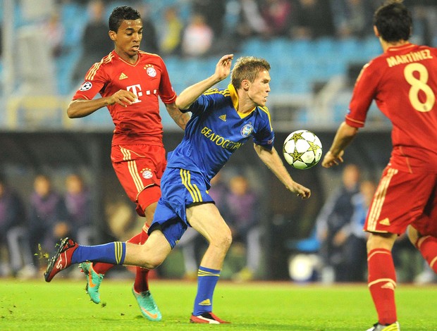 Bate Borisov x Bayern de Munique, Aleksandr Hleb e Luiz Gustavo (Foto: Agência EFE)