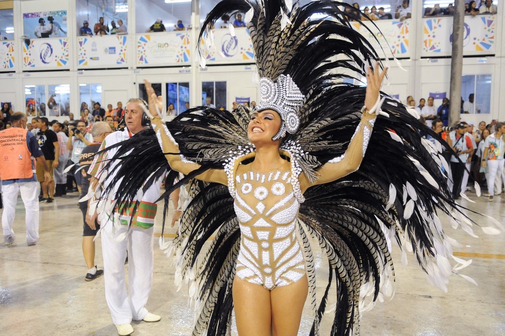 Paloma Bernardi &eacute; a rainha de bateria da Grande Rio  (Foto: Alexandre Dur&atilde;o/G1)
