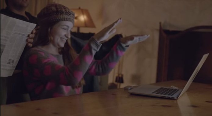 Depois de instalado, basta movimentar os dedos sobre os sensores para operar o PC (Foto: Divulgação/Leap Motion)