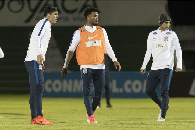 Com time misto, Corinthians enfrenta Patriotas e observa opções no elenco