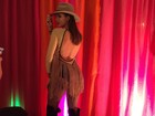 Bruna Marquezine usa fantasia de cowgirl sexy em festa