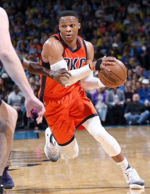 Russell Westbrook, do Oklahoma City Thunder, chegou à marca de 40 triplos-duplos na temporada (Foto: Getty Images) Russell Westbrook, do Oklahoma City Thunder, chegou à marca de 40 triplos-duplos na temporada (Foto: Getty Images)