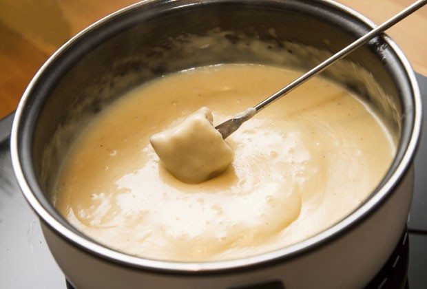 Uma versão light do fondue de queijo é com tofu cream e queijo cottage de búfala  (Foto: Thinkstock)
