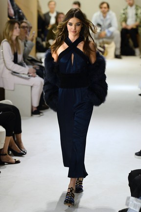 Miranda Kerr desfila na semana de moda de Paris na França (Foto: Bertrand Guay/ AFP)