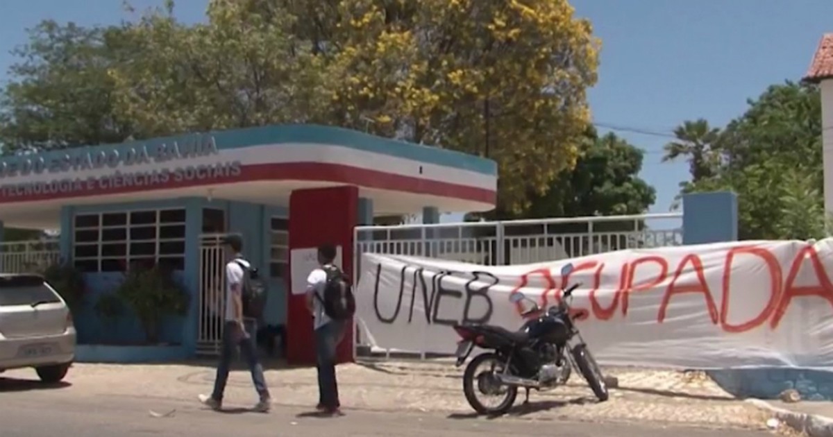 Após 40 dias, alunos da Uneb desocupam campus em Juazeiro - Globo.com
