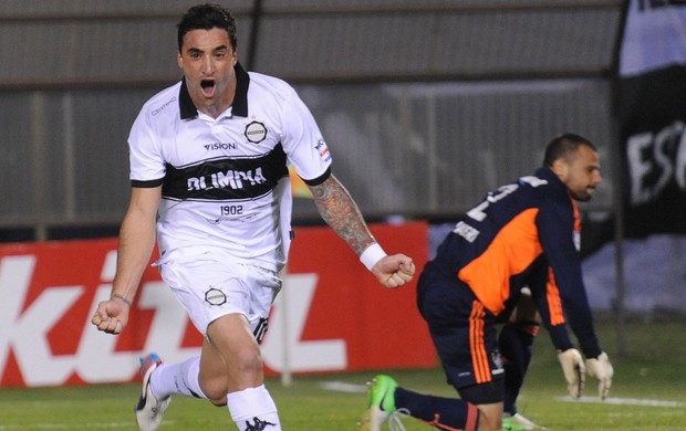 Manuel Salgueiro Cavalieri gol Olimpia x Fluminense (Foto: AFP)