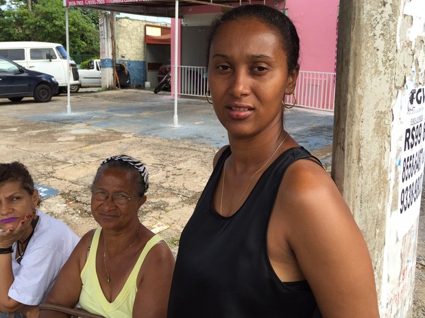 Vendedora Maria Santana diz que esperou mais de 1 hora por ônibus, em Goiânia (Foto: Murillo Velasco/G1)