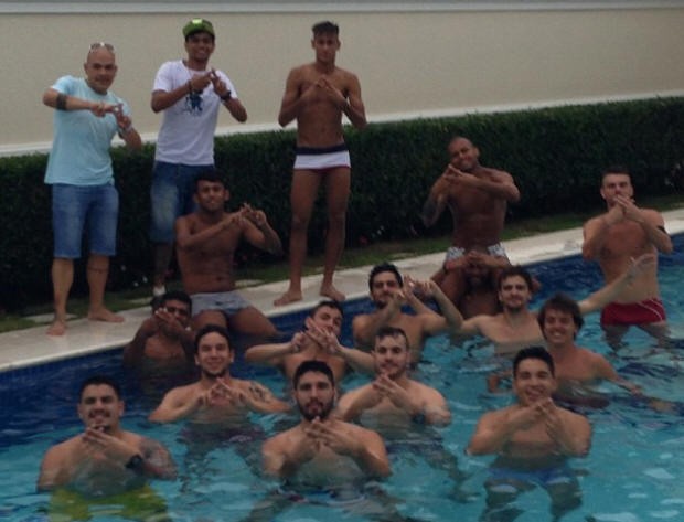 Neymar posta foto de sunga branca e vira alvo de brincadeiras (Foto: Reprodução / Instagram)