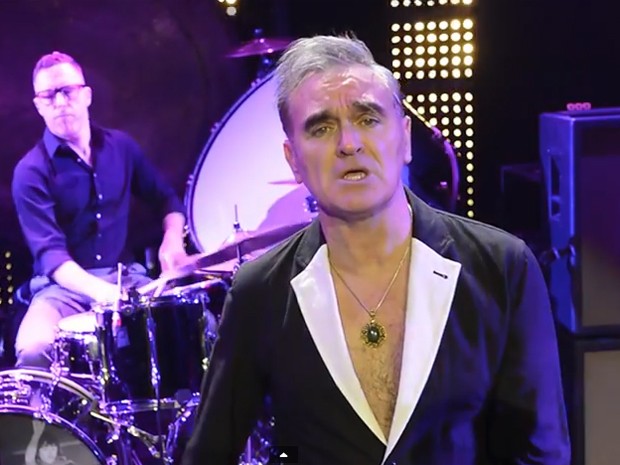 Morrissey no clipe da canção 'Kiss me a lot' (Foto: Divulgação) Morrissey no clipe da canção 'Kiss me a lot' (Foto: Divulgação)