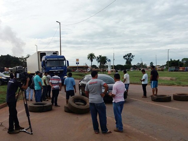 Bloqueios ocorrem km 206 e no km 201 da BR-364 em Rondonpolis (Foto: Divulgao/PRF-MT)