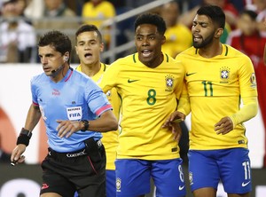 Elias, Gabriel, Brasil x Peru Copa América 2016 (Foto: Reuters)