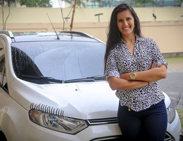 Moradora do Rio comercializa cílios para os carros na internet. (Foto: Alexandra Venetillo/Arquivo Pessoal)