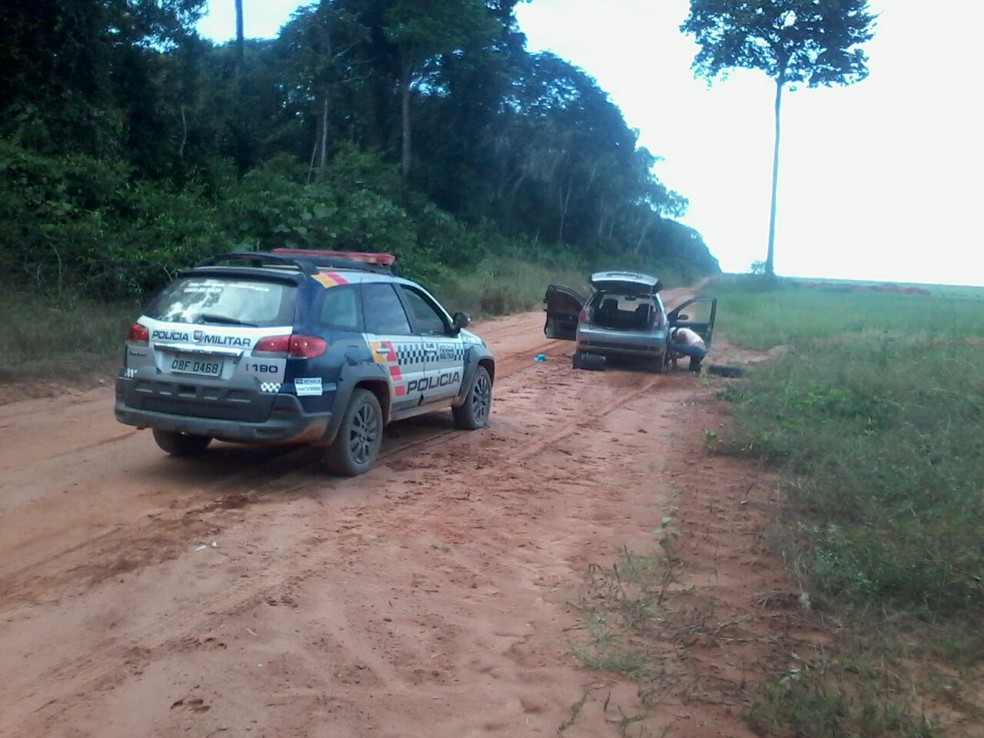 Adolescente foi preso apÃ³s perseguiÃ§Ã£o policial, segundo a PM (Foto: PolÃ­cia Militar/DivulgaÃ§Ã£o)