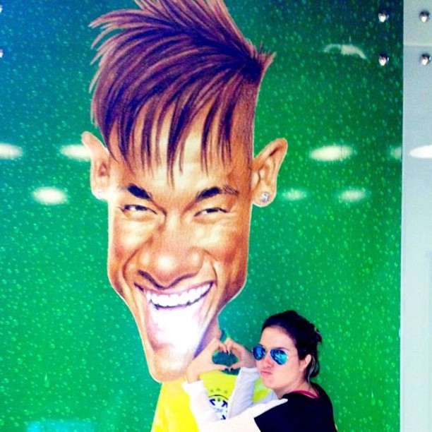 Foto postada no Instagram gerou brincadeira entre Neymar e uma amiga promoter (Foto: Reprodução / Instagram)