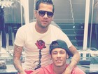 Daniel Alves e Neymar saem para fazer compras