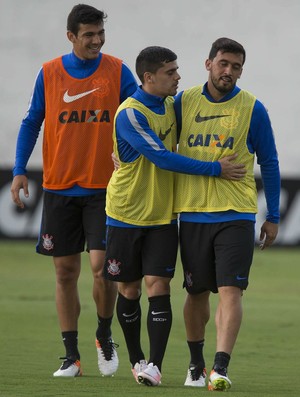 Fagner e Edilson no treino do Corinthians (Foto: Daniel Augusto Jr)