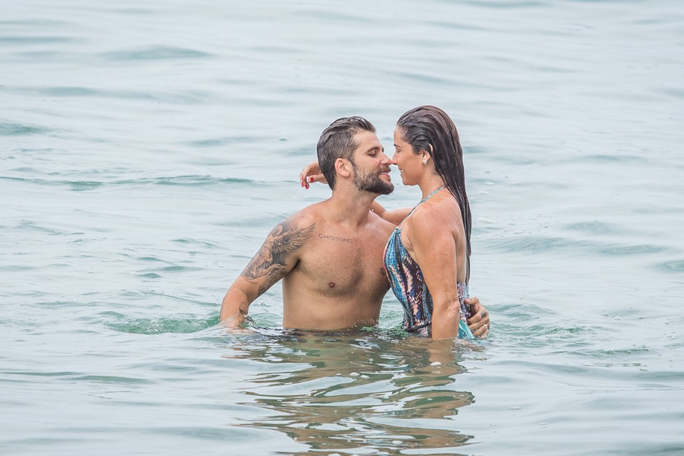 E com direito a mergulho no mar! Que delícia (Foto: Artur Meninea/Gshow)