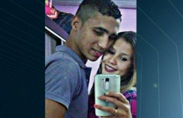 Jovem morre em acidente enquanto entregava convites do casamento em Goiás (Foto: Reprodução/TV Anhanguera)