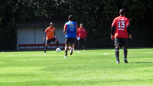 Wellington em ação no treino do São Paulo (Foto: Marcelo Prado / Globoesporte.com)