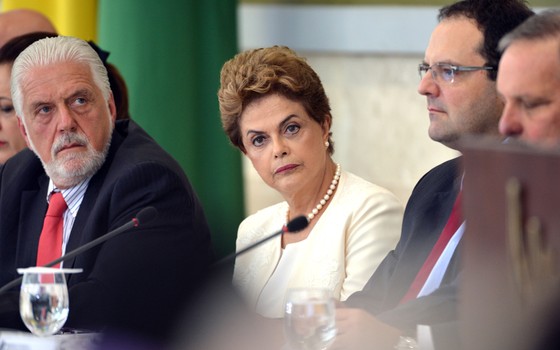 Jaques Wagner, Dilma Rousseff e Nelson Barbosa em reunião do Conselho de Desenvolvimento Econômico e Social (Foto: Fabio Rodrigues Pozzebom / Agência Brasil)