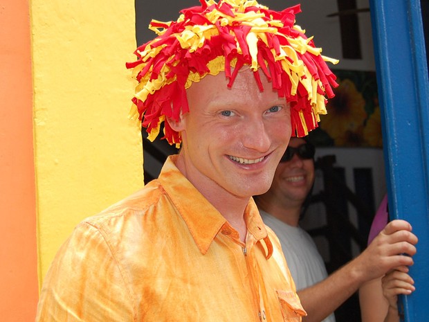 o belga Michel Gaublomme, pela terceira vez no carnaval de Olinda. "Gostei porque é uma festa na rua, para todo mundo".  (Foto: Priscila Miranda / G1)