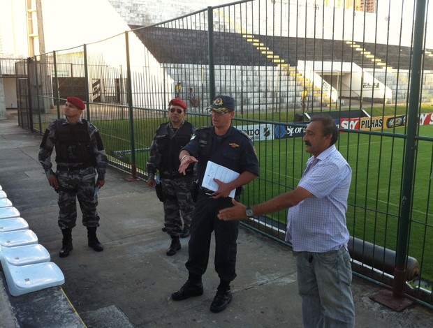Polícia Militar realiza vistoria no Estádio Frasqueirão, em Natal (Foto: Tiago Menezes) Polícia Militar realiza vistoria no Estádio Frasqueirão, em Natal (Foto: Tiago Menezes)
