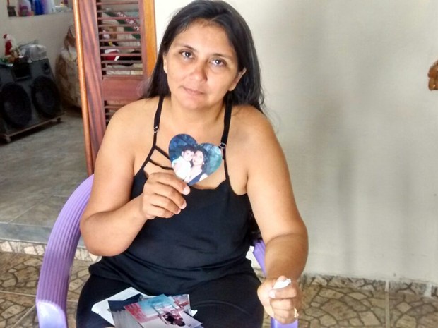 Patrícia Moura, mãe do modelo Johnny Moura, assassinado na saída de uma festa em Fortaleza (Foto: Lena Sena/G1)