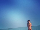 Top Izabel Goulart exibe curvas perfeitas em dia de sol no Rio