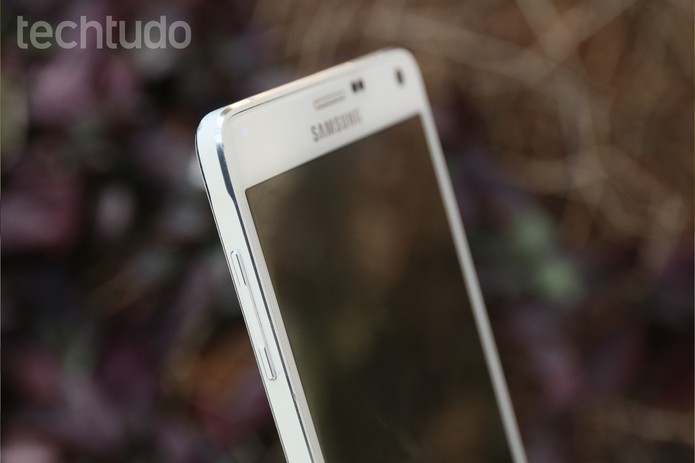 Detalhe de metal na borda do Galaxy Note 4 (Foto: Lucas Mendes/TechTudo) Detalhe de metal na borda do Galaxy Note 4 (Foto: Lucas Mendes/TechTudo)