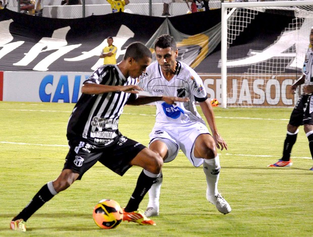 lance de jogo entre Ceará e ABC (Foto: Frankie Marcone / Futura Press)