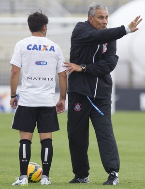 Tite ignora assédio do Boca Juniors e quer a permanência do meia Lodeiro 