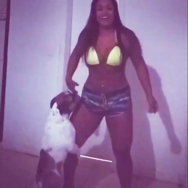 Mulher Melancia dança hit &#39;Deu Onda&#39; em vídeo e é surpreendida por cachorro (Foto: Reprodução/Instagram)