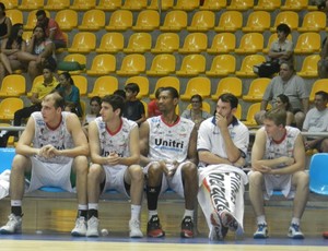 Uberlândia Limeira NBB 2013 Robert Day (Foto: Gullit Pacielle)