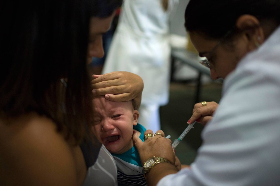 Ministério da Saúde liberou R$ 19 milhões para vacinação contra febre amarela (Foto: Leo Correa/AP)