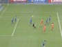 Goleiro erra feio em reposição e
leva 'gol de costas' no Japão. Veja!