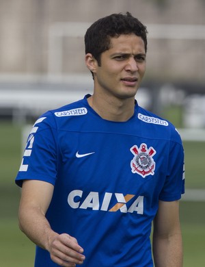 Punição a clube do Catar pode manter Anderson Martins no Corinthians
