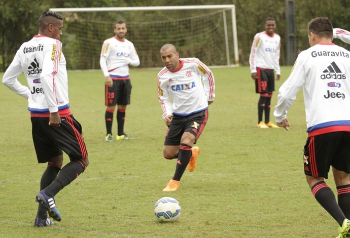 Emerson Sheik ainda no aquecimento do treino deste sábado (Foto: Gilvan de Souza / Flamengo)