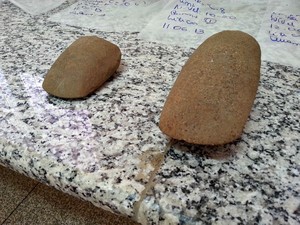 Machadinhos feitos de pedra (Foto: Thaís Pucci/G1)