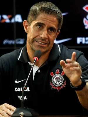 Sylvinho confirma saída a amigos do Timão e será auxiliar-técnico na Itália