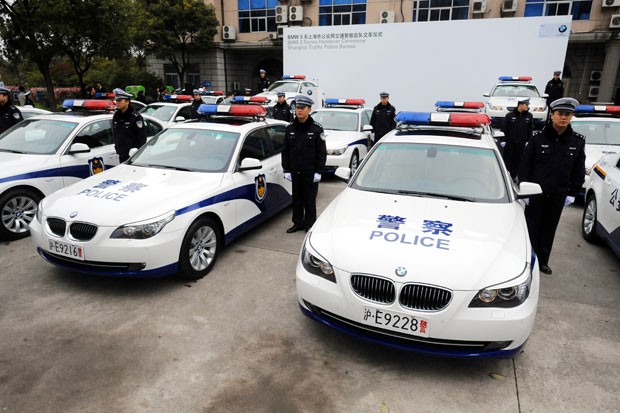 BMW Série 5 usada pela polícia de Xangai (Foto: Cao Zichen Sh/Imaginechina/AFP)