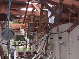 Sala do Instituto de Cardiologia foi destruída pelo temporal (Foto: Reprodução/RBS TV)