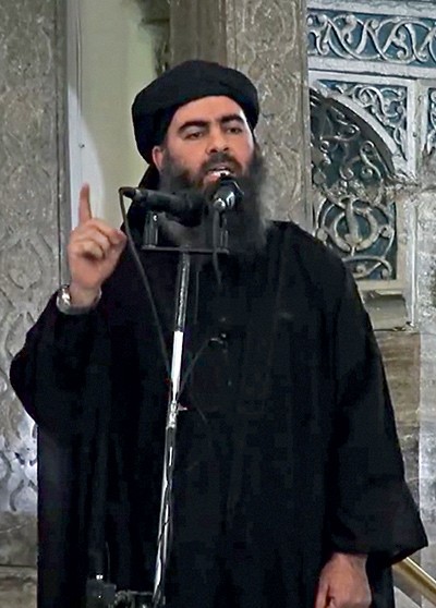 ATROCIDADE Baghdadi, num sermão em julho, no Iraque. Seu grupo usa crucificações e estupros como armas de terror (Foto: AP)