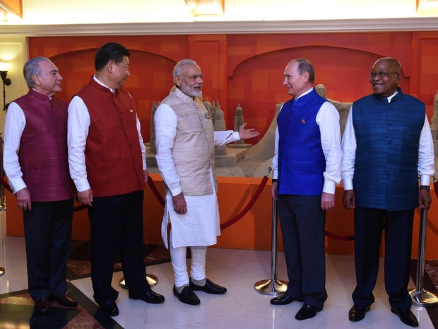 Michel Temer antes de jantar na Índia com líderes dos Brics, Xi Jingping (China), Vladimir Putin (Rússia), Narendra Modi (Índia) e Jacob Zuma (África do Sul). (Foto: Foto: PRAKASH SINGH / AFP)) Michel Temer antes de jantar na Índia com líderes dos Brics, Xi Jingping (China), Vladimir Putin (Rússia), Narendra Modi (Índia) e Jacob Zuma (África do Sul). (Foto: Foto: PRAKASH SINGH / AFP))