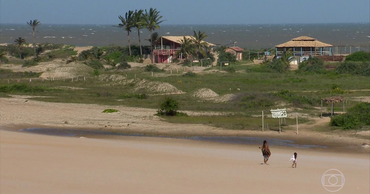 Resultado de imagem para ItaÃºnas tem belas praias, dunas e Ã© um lugar perfeito pra quem curte forrÃ³
