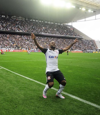 Com ataque desfalcado, Corinthians busca melhor marca em dez anos