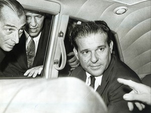 Ex-presidente João Goulart dentro do carro em 1961 (Foto: Arquivo/ Estadão Conteúdo)